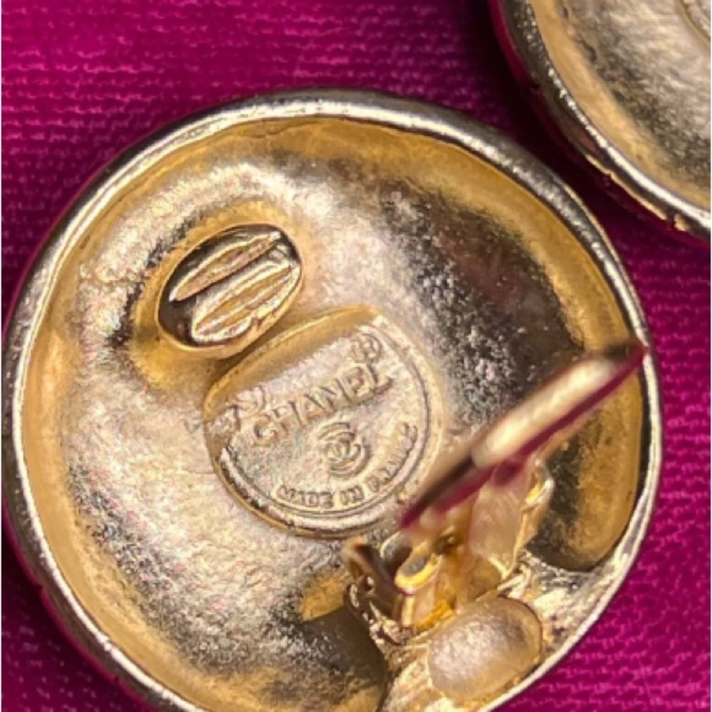 Chanel Vintage 24k Gold Plated Button Earrings - Comes with COA - Picture 3 of 4